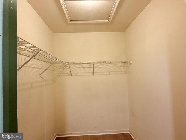 Building Photo - 15 Moonlight Ct