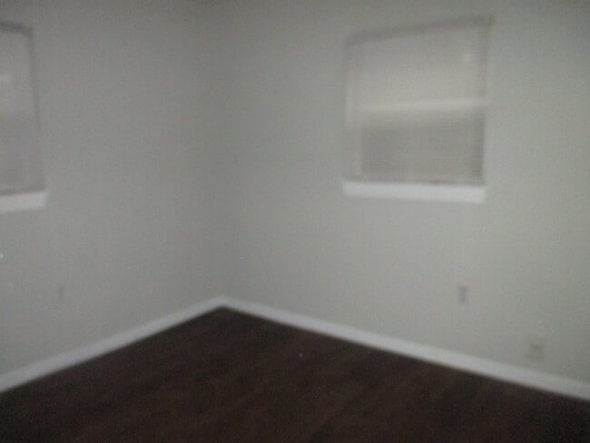 Building Photo - 3 Bedroom home in Sherwood Forest - VOUCHE...