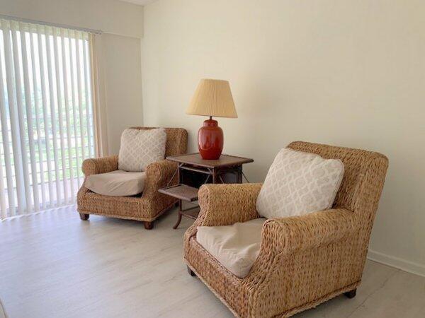 Building Photo - 545 Fanshaw M