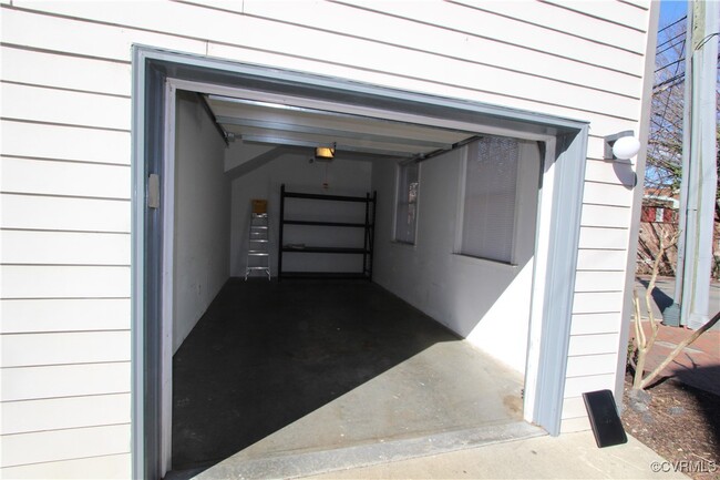 Building Photo - 219 N 19th St