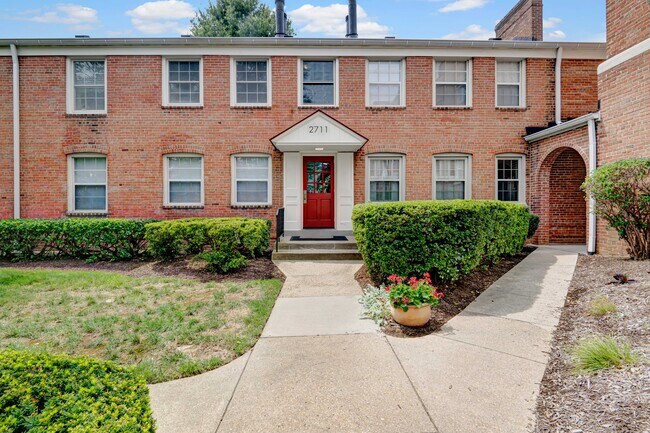 Building Photo - 2711 Arlington Blvd
