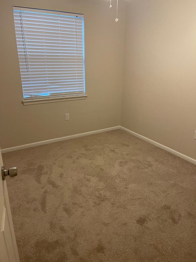Building Photo - 3bed/2bath Single Family Home