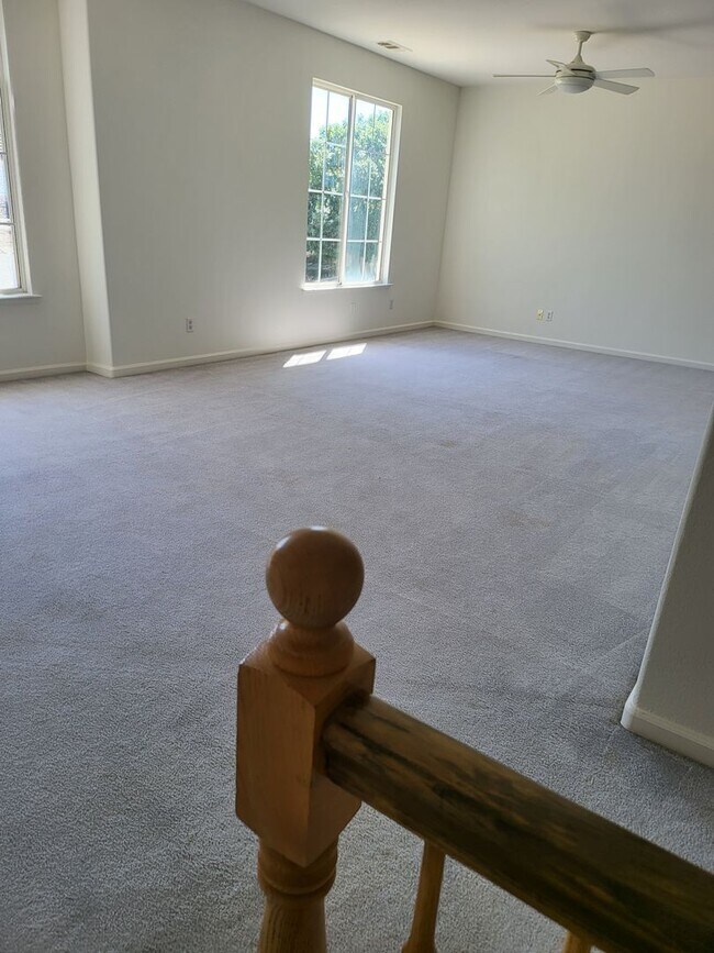 Building Photo - Three Bedroom and Three bathroom home and ...
