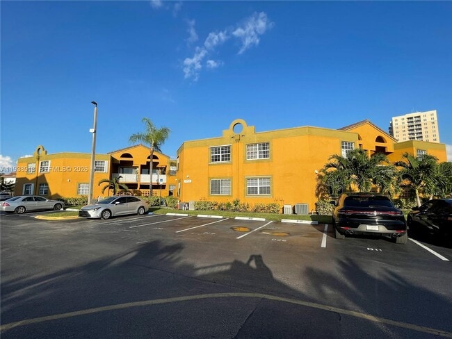 Building Photo - 9711 Fontainebleau Blvd