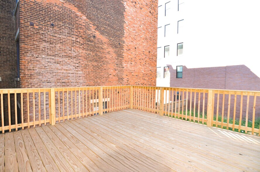 Building Photo - 1607 Race St