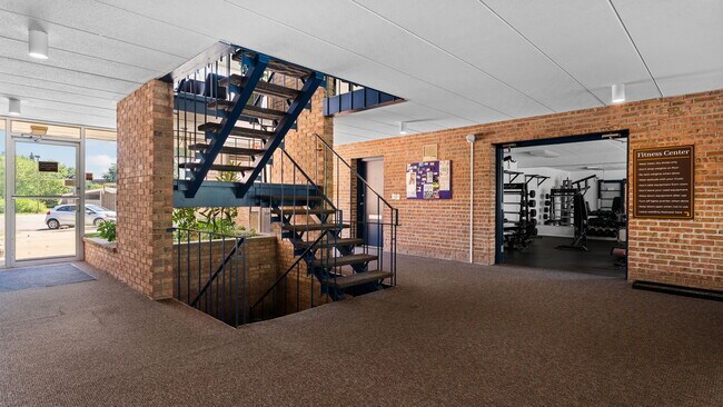 Building Photo - 1225 S Maple Rd