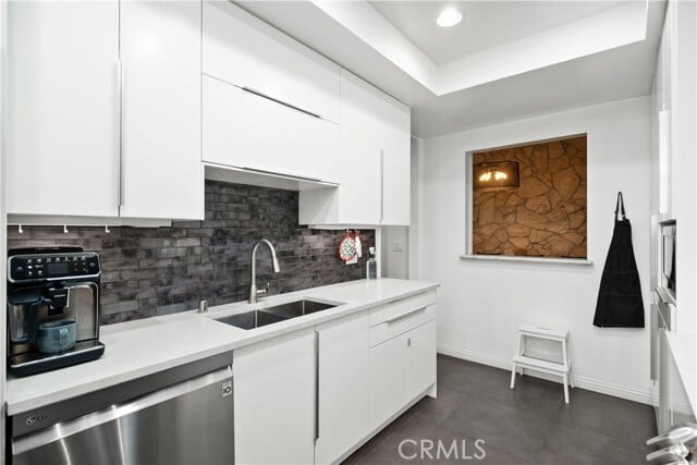 Building Photo - 141 S Linden Dr