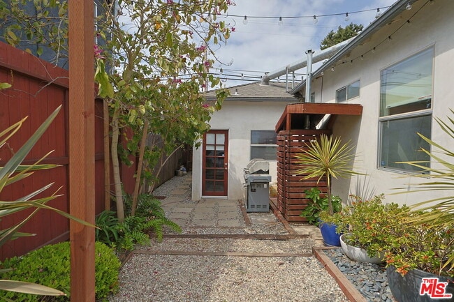 Building Photo - 1630 Penmar Ave