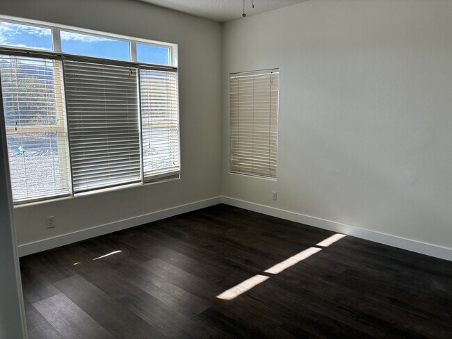 Building Photo - 3080 Lindero St