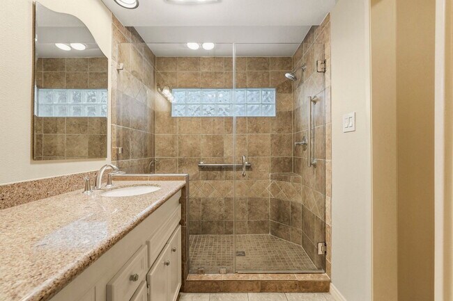 Building Photo - 10125 Valley Forge Dr