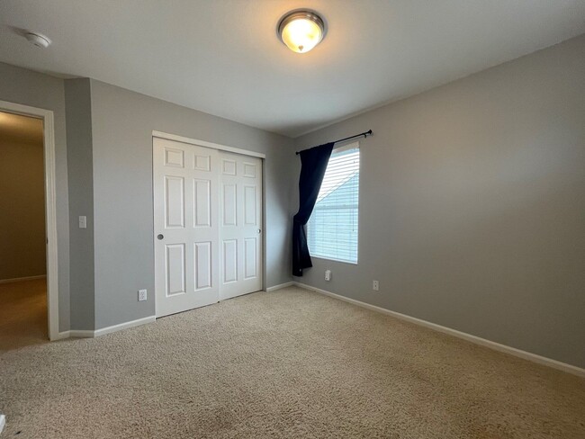 Building Photo - 4 Bedroom Home For Rent In Papillion!!