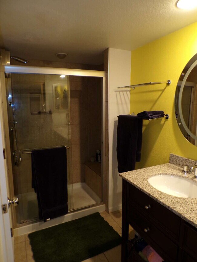 Building Photo - Wind Stream Condos - 3 Bedroom - 2 bathroo...