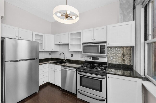 Building Photo - 261 Beacon St