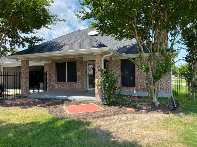 Building Photo - 2031 Trail Gln