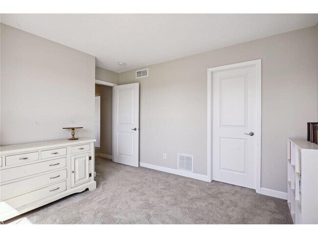 Building Photo - 6303 Jensen Ave S