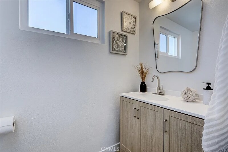 Building Photo - 858 1st St