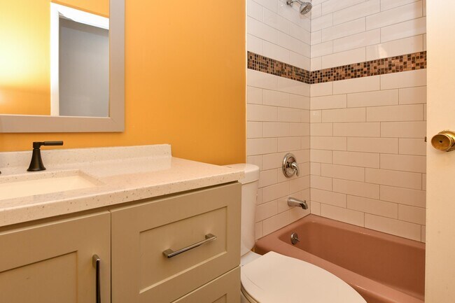 Building Photo - 1308 46th St