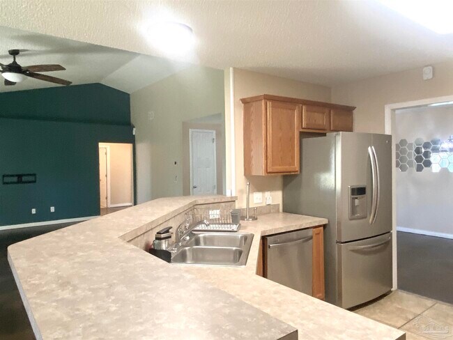 Building Photo - 6425 Sarasota St