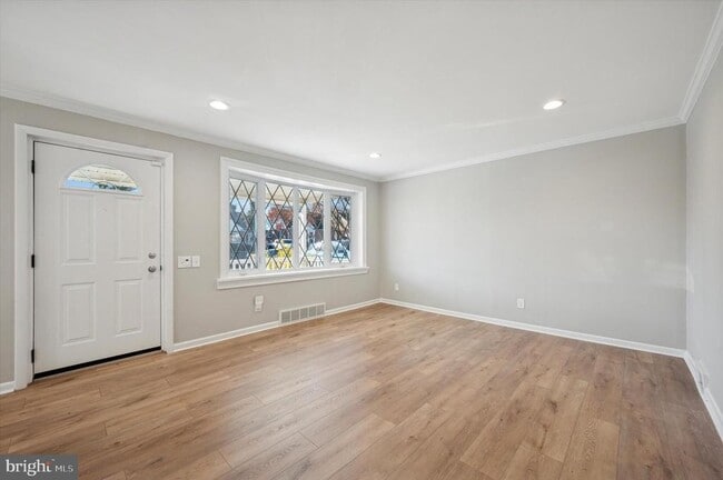 Building Photo - 421 Lawrence Rd