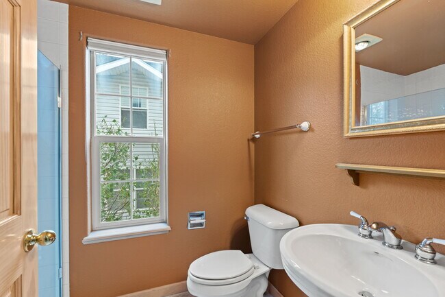Building Photo - 1739 Victorian Point