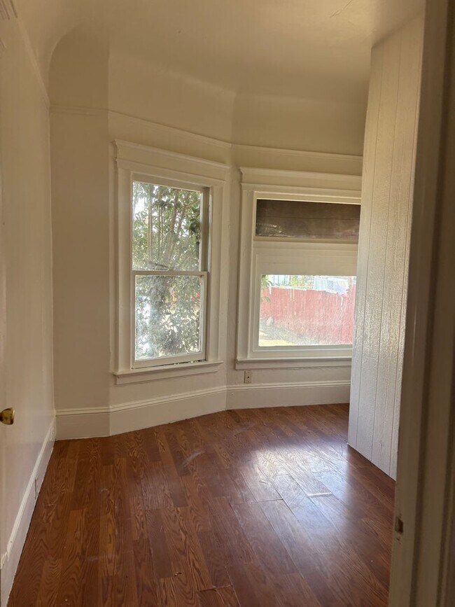 Building Photo - 54-1308