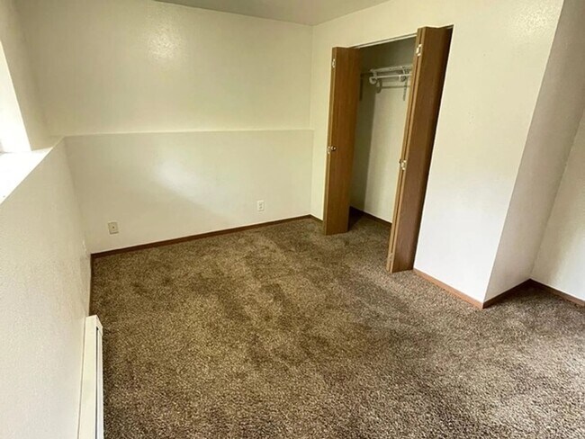 Building Photo - York Duplex