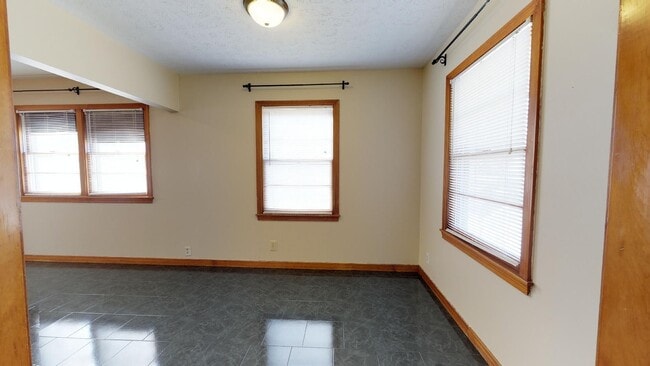 Building Photo - 3 Bedroom, 3 Bathroom House