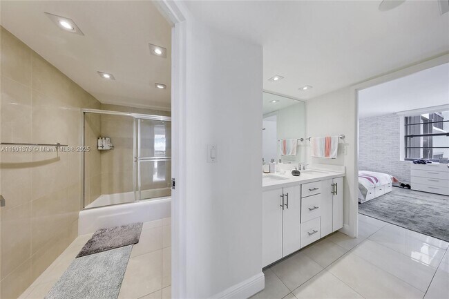 Building Photo - 2333 Brickell Ave