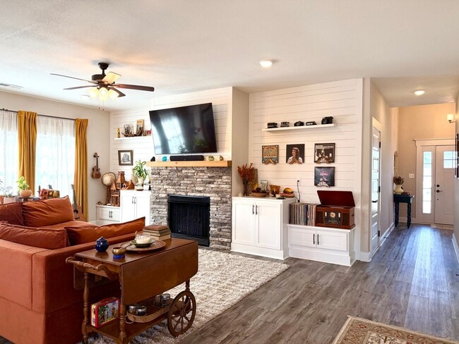 Building Photo - 1013 Berry Bnd