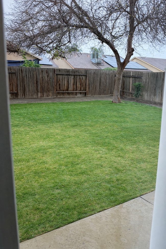 Building Photo - Southwest Bakersfield 3-Bedroom — FIRST MONTH FREE!