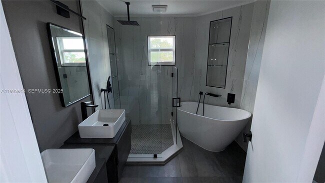 Building Photo - 18701 Shauna Manor Dr