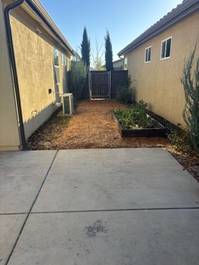 Building Photo - 1758 Thea Ave