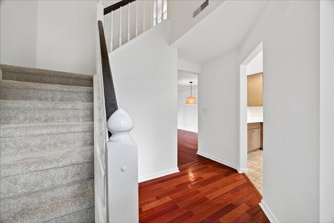 Building Photo - 1371 Le Parc Terrace