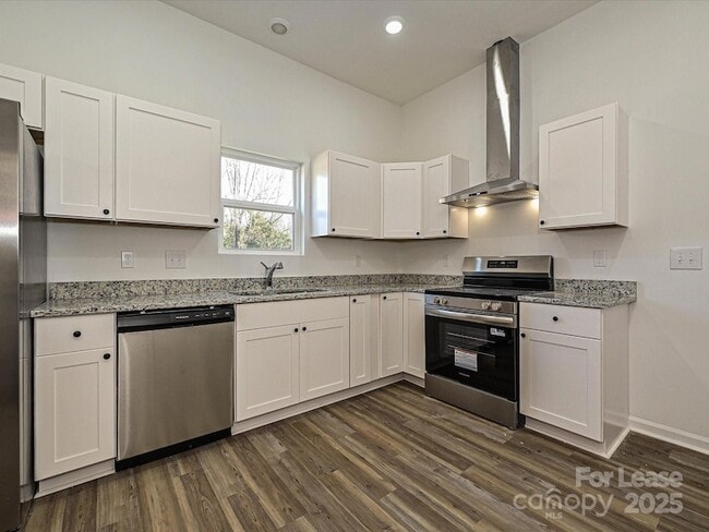 Building Photo - 1349 Russell St