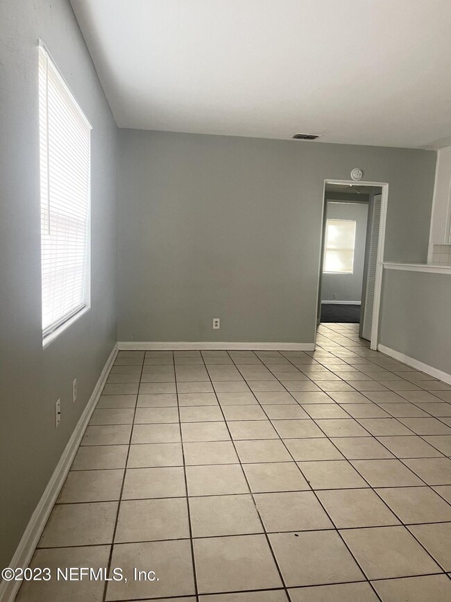 Building Photo - 5467 Windermere Dr