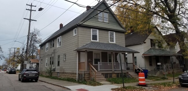 Building Photo - 4420 Bush Ave