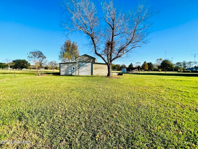 Building Photo - 1200 Post Rd