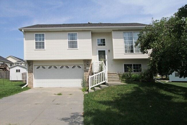 Primary Photo - Timber Ridge Split Foyer