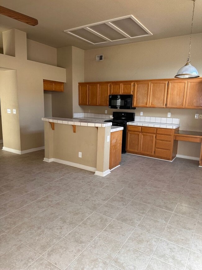 Building Photo - Great 4 bedroom 2 bath home