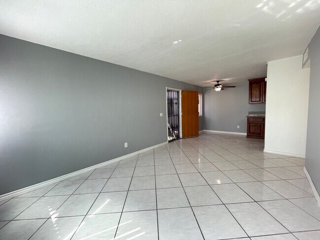 Building Photo - Spacious 2 Bed/ 1 Bath For Rent in Otay Mesa West Avail NOW!