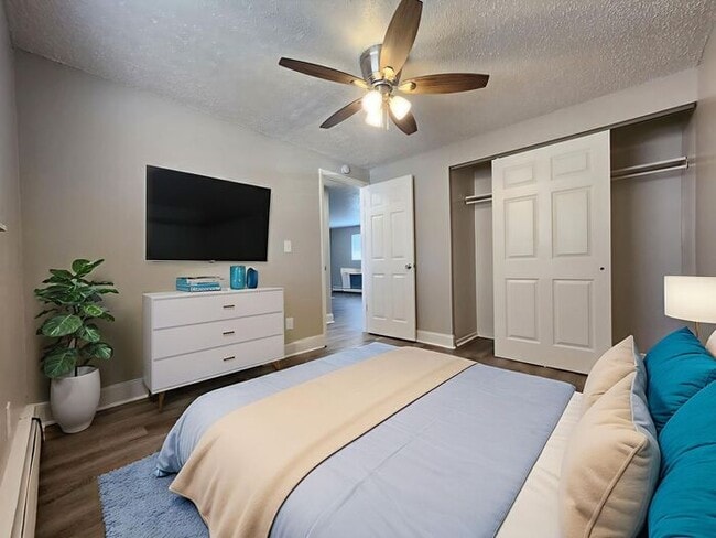 Building Photo - Charming Renovated 2-Bedroom – Includes Utilities | Move In Now – Next Month’s Rent is Waived!