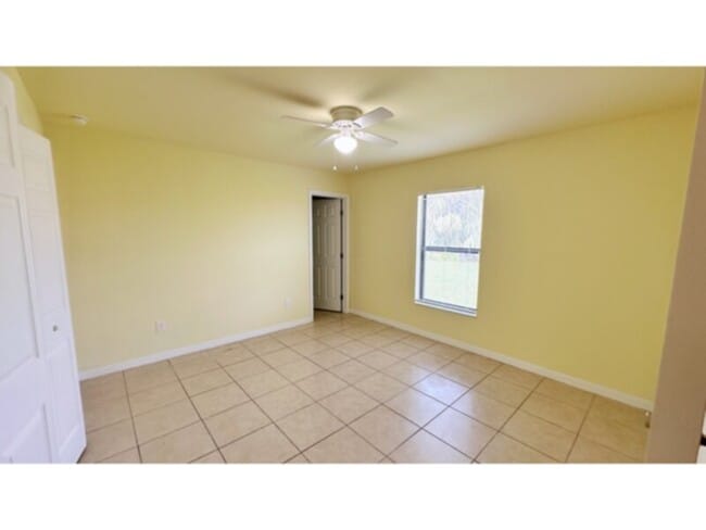 Building Photo - 3 Bedroom 2 Bath 1 Car garage Duplex! Convenient Location! SW Cape!