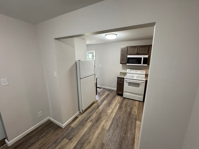 Building Photo - 1027 Morgan Ross Rd