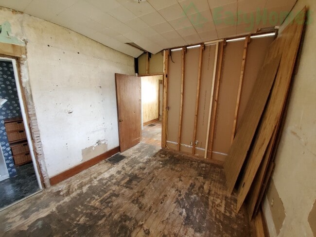 Building Photo - 824 S 6th St