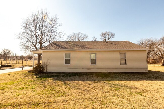 Building Photo - 3 BED/ 1 BATH IN UP AND COMING NEIGHBORHOOD