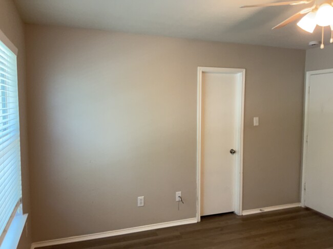 Building Photo - 8517 Gray Shale Dr