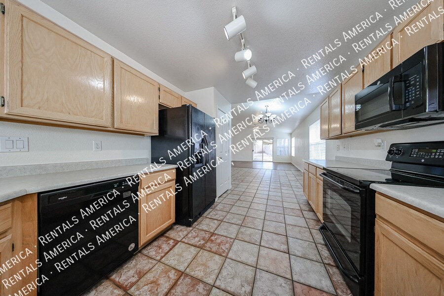 Building Photo - 3884 E Douglas Loop