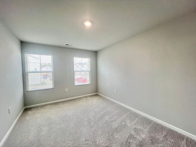 Building Photo - 208 Garden Vine Trl