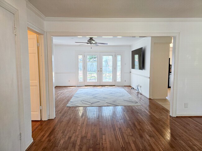 Building Photo - 9507 Meadowbriar Ln