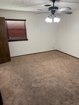 Building Photo - 1344 Meadow Ln